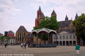 Auf dem Vrijthof beim Rundgang durch die Stadt.
