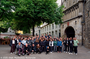 Gruppenfoto vor der Liebfrauenkirche in Maastricht.