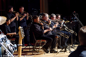 Die Blechbläser der Bigband geben Gas!